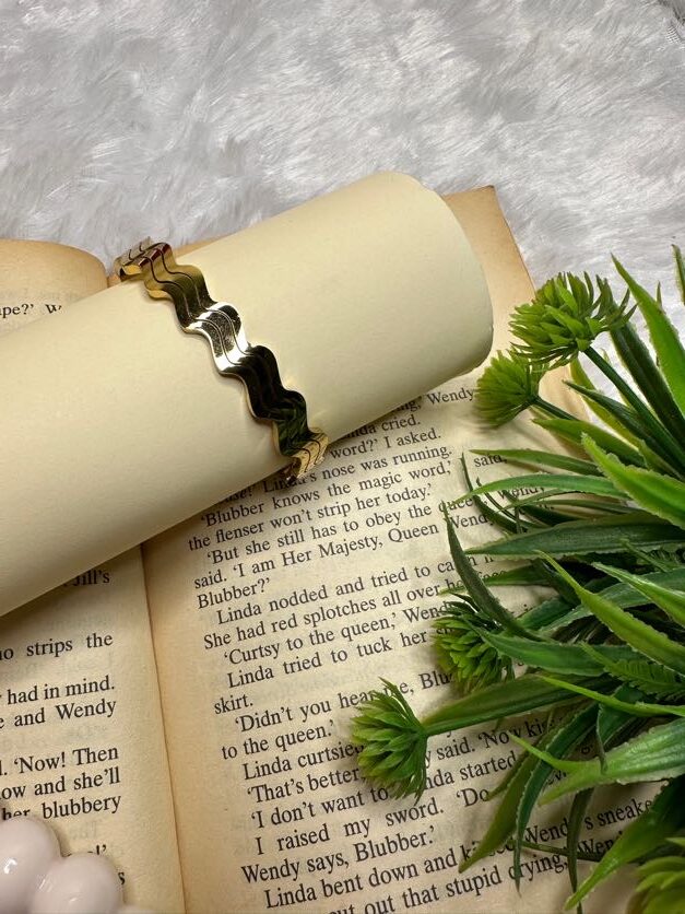 The Wave Flow Golden Cuff - Image 2